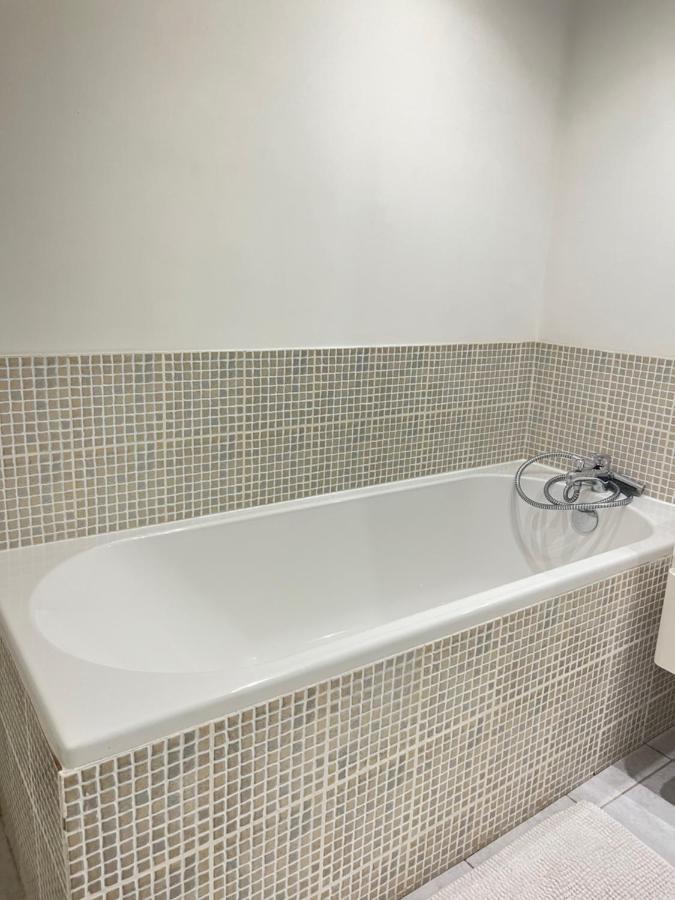 Ecu : Superbe Appartement Avec Exterieur Reims Exterior foto
